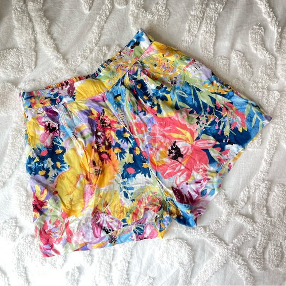 H&M Pants - Floral Summer shorts
